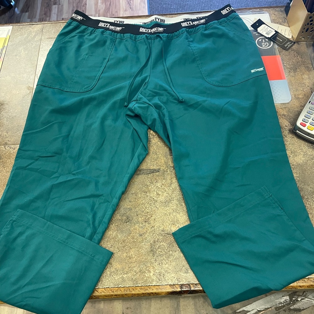 Plus Size Grey’s Anatomy 3 PKT Logo Waist Pant